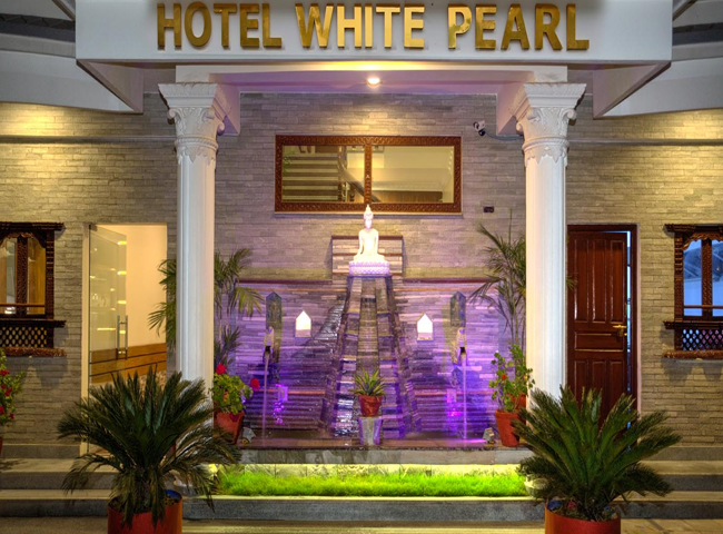 Hotel White Pearl.